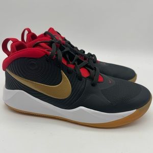 Nike Kids Basketball shoes sneakers Team Hustle 9 size 5.5Y black and Red New!